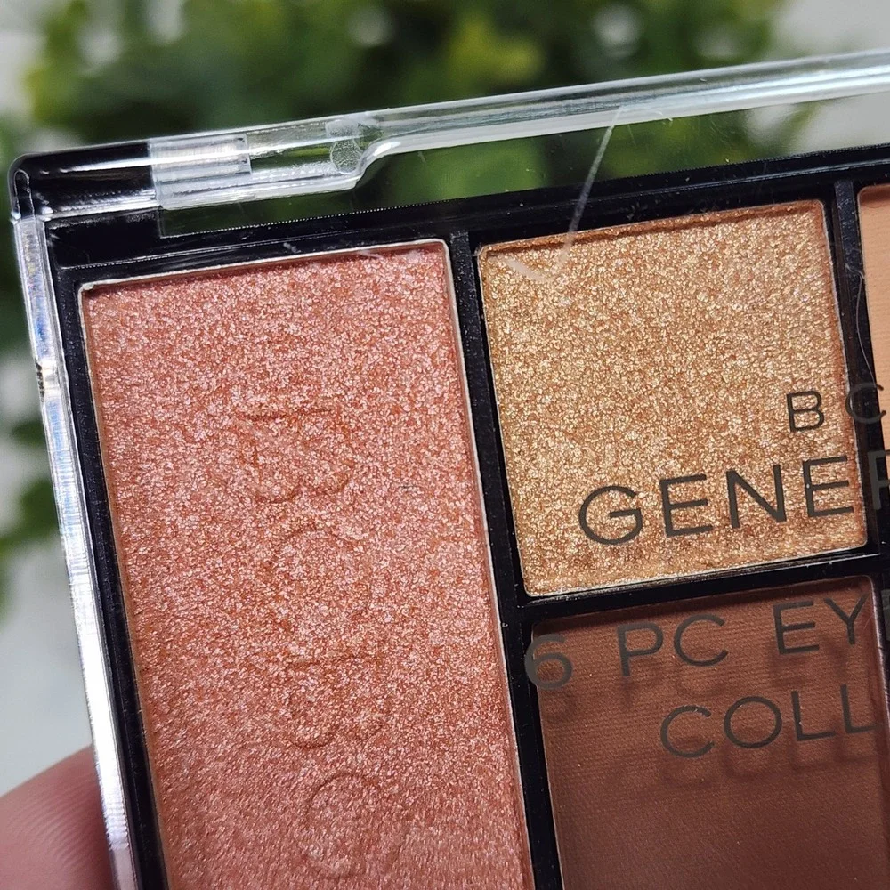 BCBG Generation Warm Brown Eyeshadow Palette Pressed Powder Matte / Shimmer